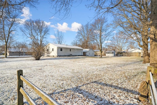 206 E Jackson St, Grandview, IA 52752 - view of yard featuring fence