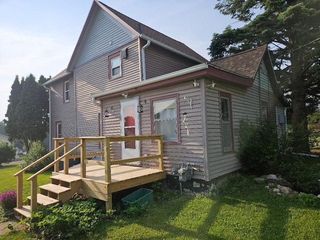 1502 9th Ave, Belle Plaine, IA 52208 - back of property featuring a wooden deck and a lawn
