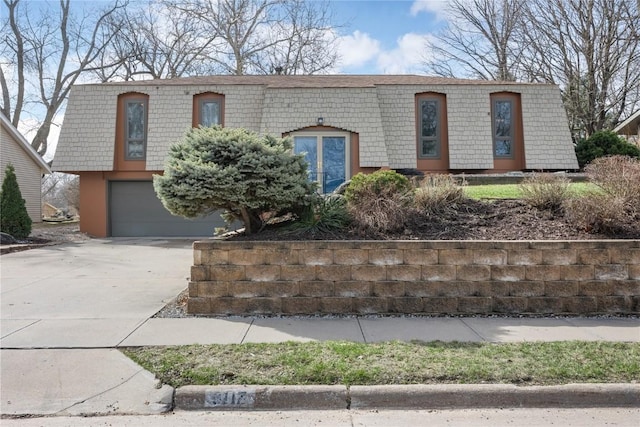 front of property with stucco siding, a garage, and concrete driveway