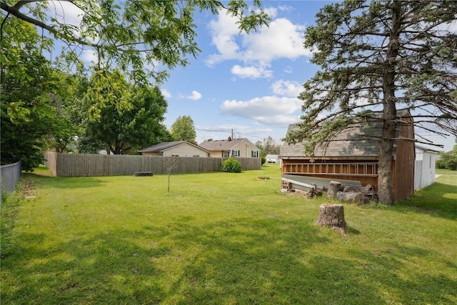 608 W 13th St, Vinton, IA 52349 - view of yard