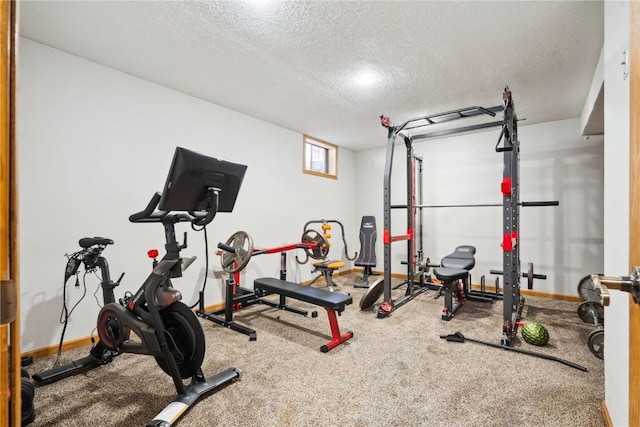 1305 W 4th St, Vinton, IA 52349 - exercise area featuring baseboards and a textured ceiling