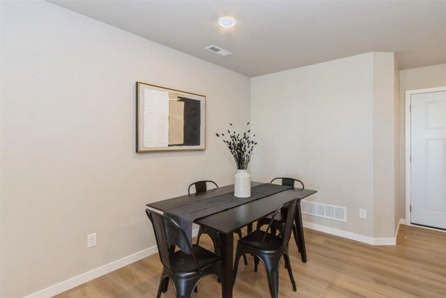7014 C St SW, Cedar Rapids, IA 52404 - dining room with baseboards and light wood-style flooring
