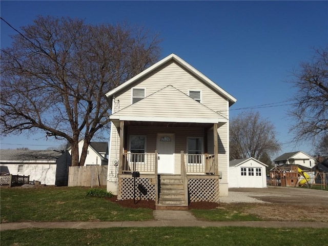 549 Marengo Ave, Marengo, IA 52301 - view of front facade featuring a front yard and covered porch