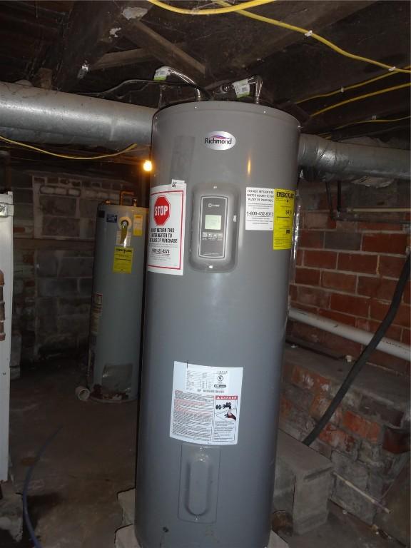549 Marengo Ave, Marengo, IA 52301 - utilities featuring electric water heater and gas water heater