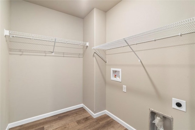 1306 E Gable Way, Tiffin, IA 52340 - laundry room featuring hookup for an electric dryer, wood finished floors, hookup for a washing machine, and baseboards
