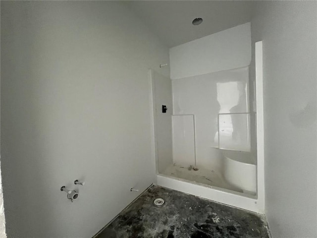 1306 E Gable Way, Tiffin, IA 52340 - bathroom featuring a shower