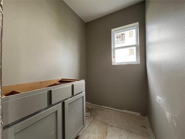 1306 E Gable Way, Tiffin, IA 52340 - laundry area featuring baseboards