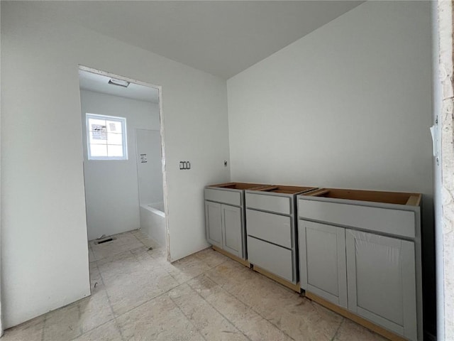 1306 E Gable Way, Tiffin, IA 52340 - bathroom featuring a bathtub