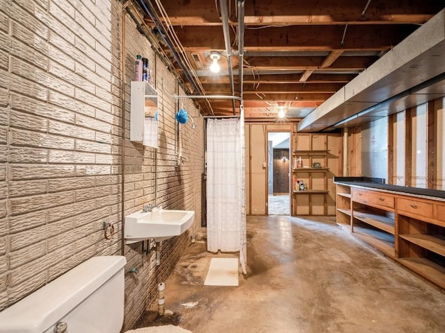 7101 28th Ave, Newhall, IA 52315 - unfinished basement with a sink
