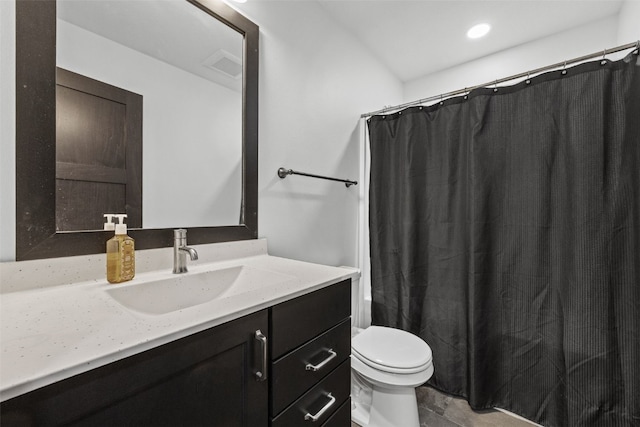 full bathroom with toilet, curtained shower, and vanity