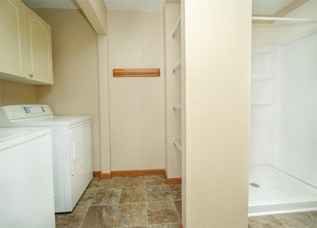 110 SE 12th St, Oelwein, IA 50662 - laundry area featuring separate washer and dryer and baseboards