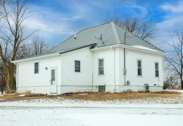 110 SE 12th St, Oelwein, IA 50662 - exterior space featuring metal roof