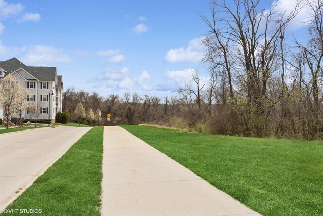 view of property's community featuring a yard