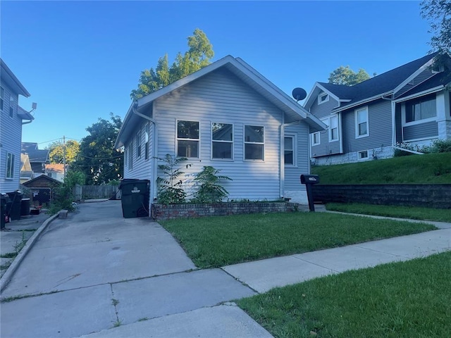 bungalow with driveway and a front yard