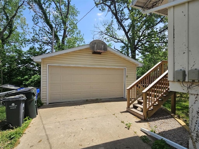 1025 Pawnee Dr NW, Cedar Rapids, IA 52405 - view of detached garage