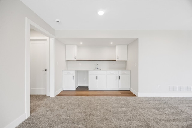 4018 Peridot Dr, Marion, IA 52302 - indoor wet bar with light carpet and recessed lighting