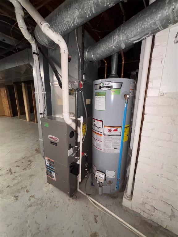 832 Daniels St NE, Cedar Rapids, IA 52402 - utilities with water heater and heating unit