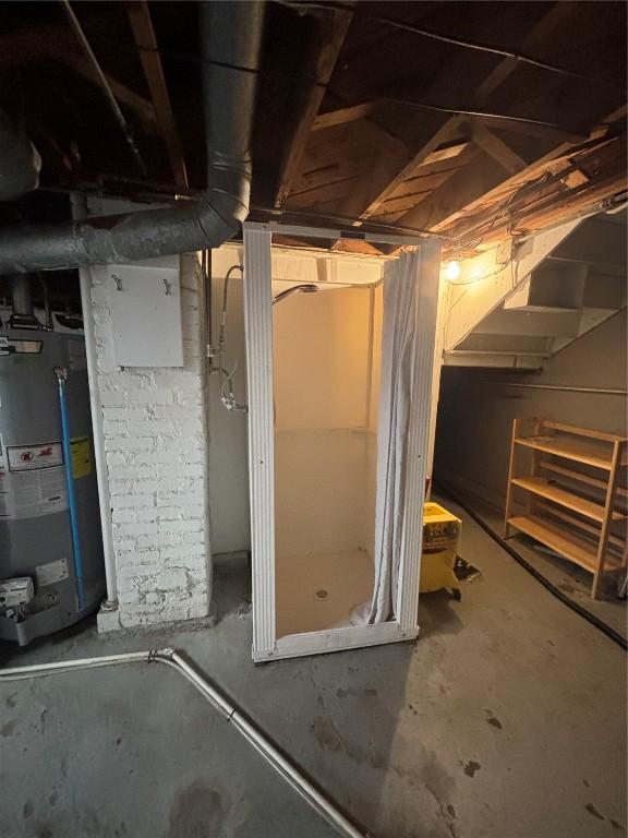 832 Daniels St NE, Cedar Rapids, IA 52402 - unfinished basement with gas water heater