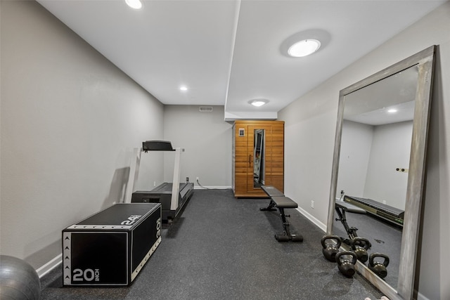 exercise room featuring recessed lighting, visible vents, and baseboards