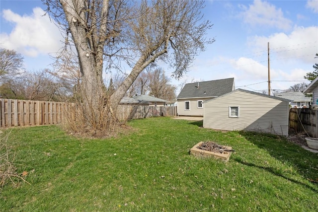 view of yard featuring a fire pit and a fenced backyard