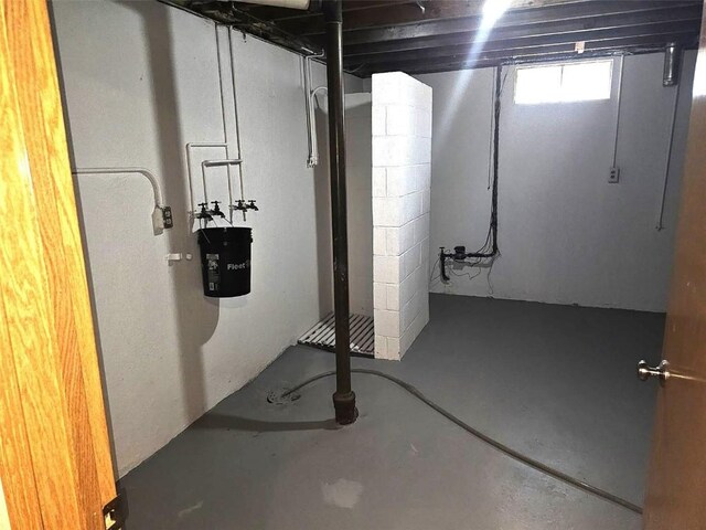 2704 Otis Rd SE, Cedar Rapids, IA 52403 - view of below grade area