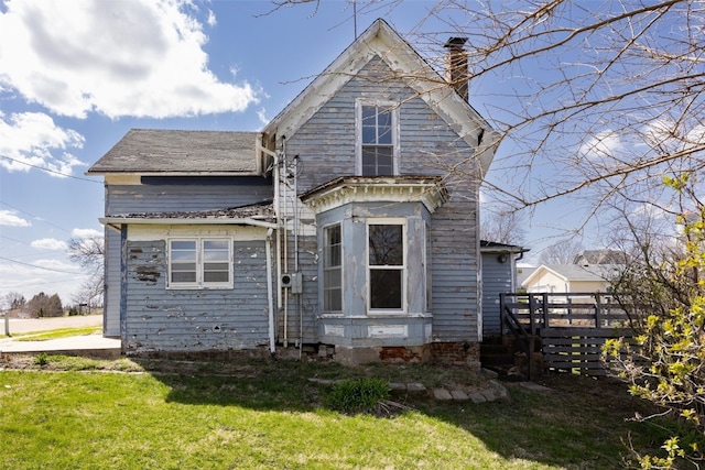 408 W Green St, Wyoming, IA 52362 - rear view of house featuring a chimney and a yard