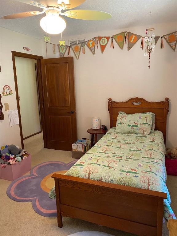 bedroom featuring carpet and ceiling fan