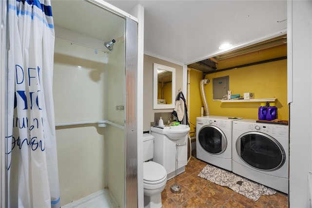 51 29th Avenue Dr SW Unit 22, Cedar Rapids, IA 52404 - laundry area with laundry area, a sink, and independent washer and dryer