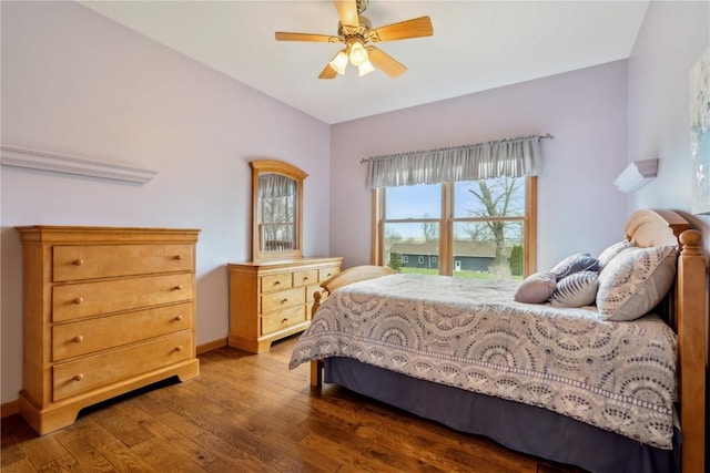 bedroom featuring hardwood / wood-style flooring, baseboards, and a ceiling fan