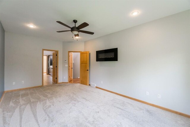 carpeted empty room with visible vents, baseboards, recessed lighting, and ceiling fan