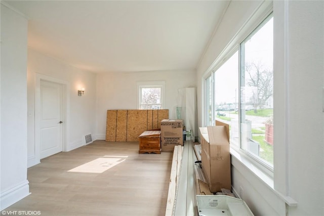 802 22nd Ave SW, Cedar Rapids, IA 52404 - sitting room featuring light wood-style floors and baseboards