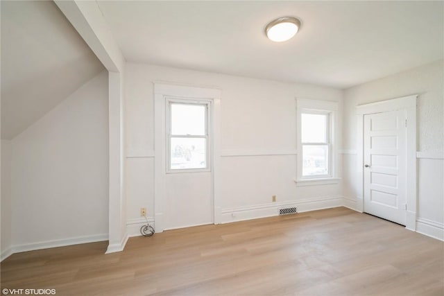 802 22nd Ave SW, Cedar Rapids, IA 52404 - bonus room with wood finished floors
