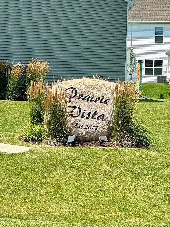 community sign with a yard