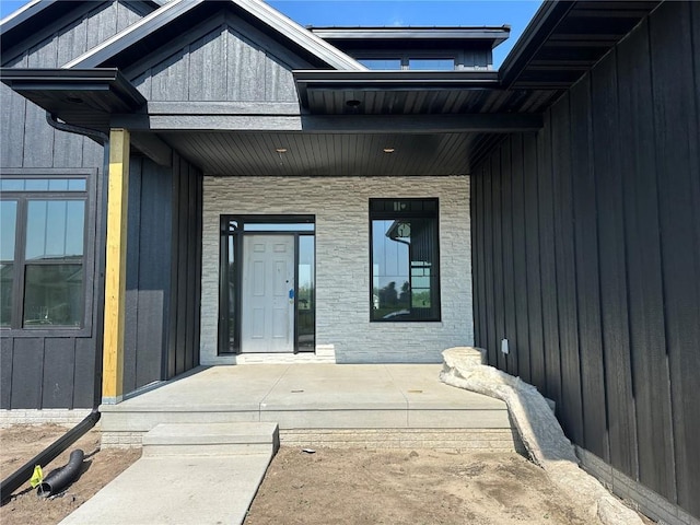 5556 Silver Rock Dr, Marion, IA 52302 - entrance to property featuring a porch