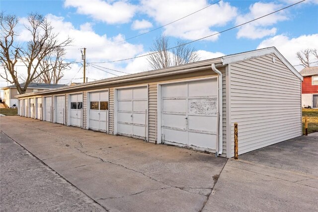 3212 Wilson Ave SW, Cedar Rapids, IA 52404 - view of garage