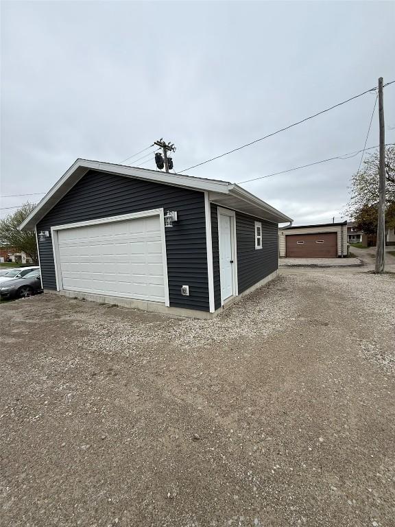 305 E 5th St, Vinton, IA 52349 - view of detached garage