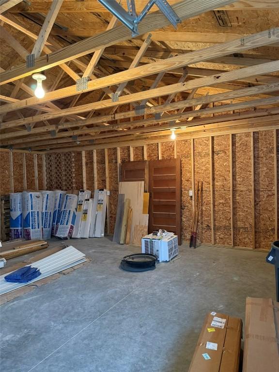 305 E 5th St, Vinton, IA 52349 - interior space