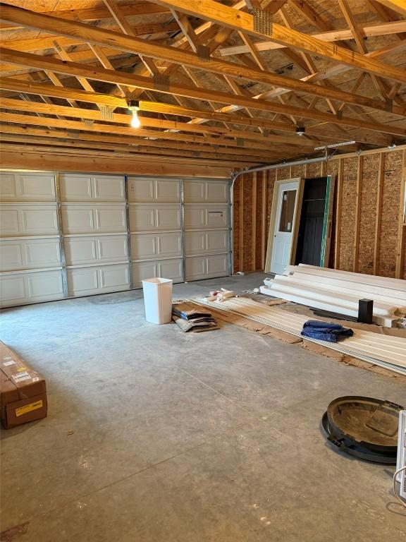 305 E 5th St, Vinton, IA 52349 - view of garage