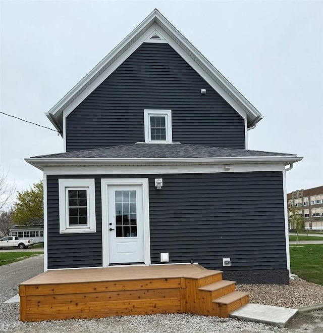 305 E 5th St, Vinton, IA 52349 - rear view of house featuring a shingled roof