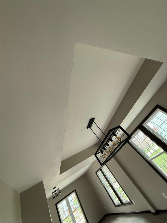 305 E 5th St, Vinton, IA 52349 - view of room details
