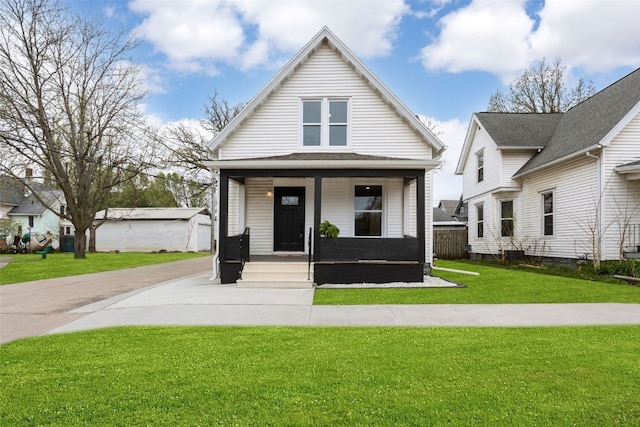 317 16th St NE, Cedar Rapids, IA 52402 - view of front facade with covered porch and a front yard