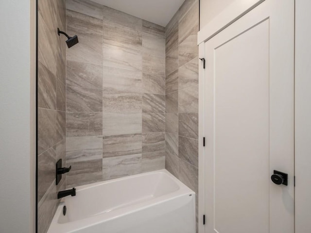 5497 Silver Ridge Rd, Marion, IA 52302 - full bath with shower / bathtub combination