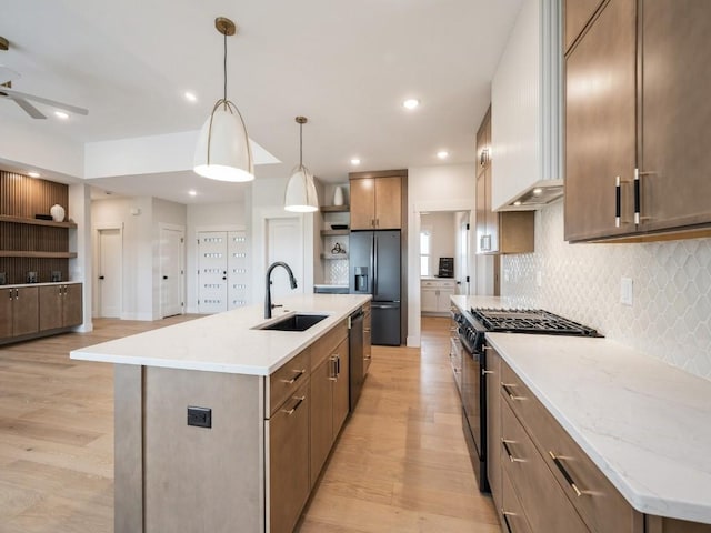 5497 Silver Ridge Rd, Marion, IA 52302 - kitchen featuring a ceiling fan, light wood-type flooring, tasteful backsplash, a sink, and black appliances
