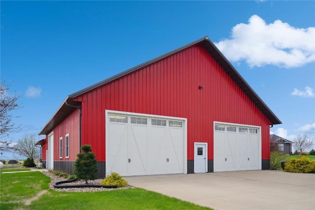 view of detached garage