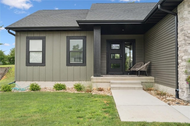 3120 Timber Ridge Ct, Hiawatha, IA 52233 - property entrance with a shingled roof, a lawn, and covered porch