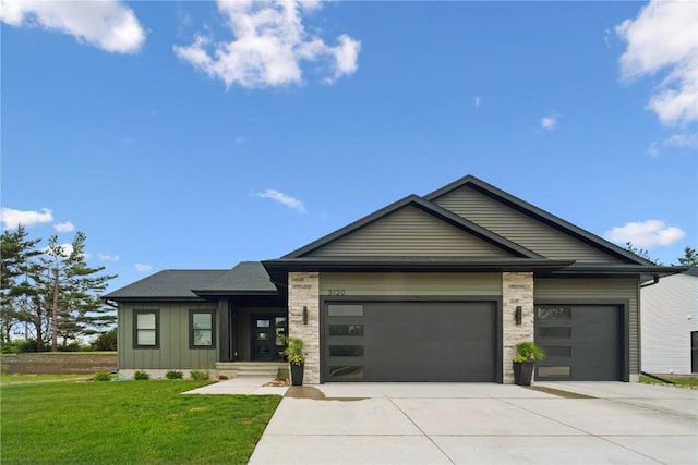 3120 Timber Ridge Ct, Hiawatha, IA 52233 - view of front of property featuring an attached garage, driveway, a front yard, and board and batten siding
