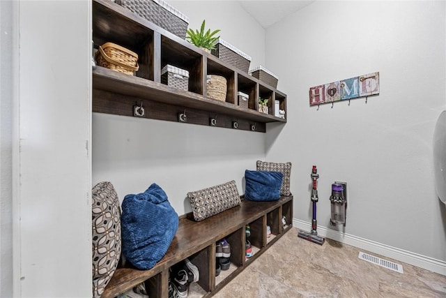 208 Willowood Dr, Hiawatha, IA 52233 - mudroom featuring baseboards
