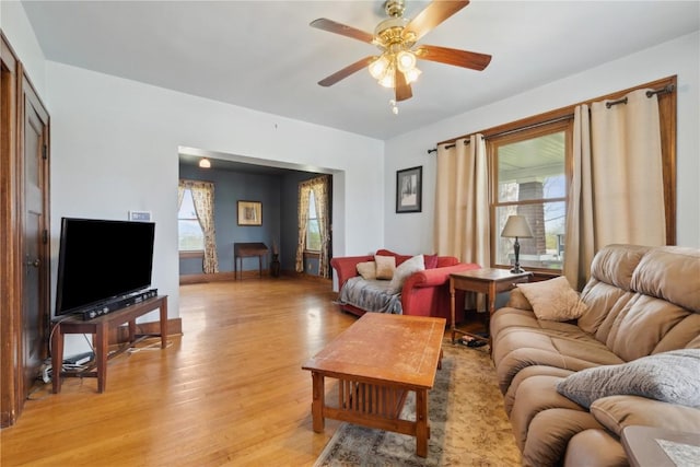 living area with ceiling fan and light wood-style flooring