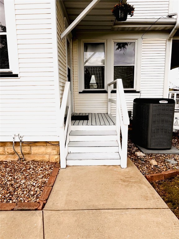 527 Swisher View Dr SW, Swisher, IA 52338 - entrance to property