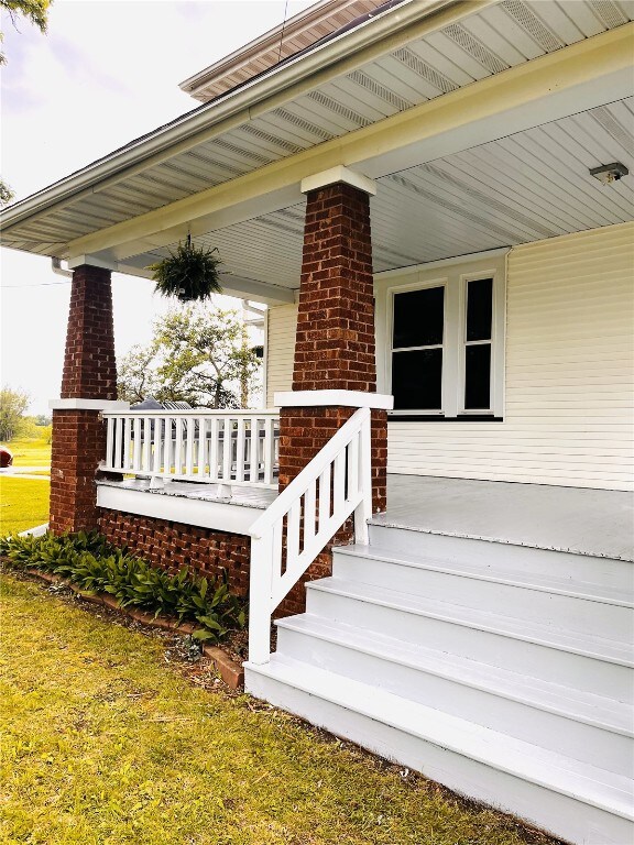 527 Swisher View Dr SW, Swisher, IA 52338 - view of porch